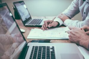 Planejamento de investimento e estratégia de tráfego pago